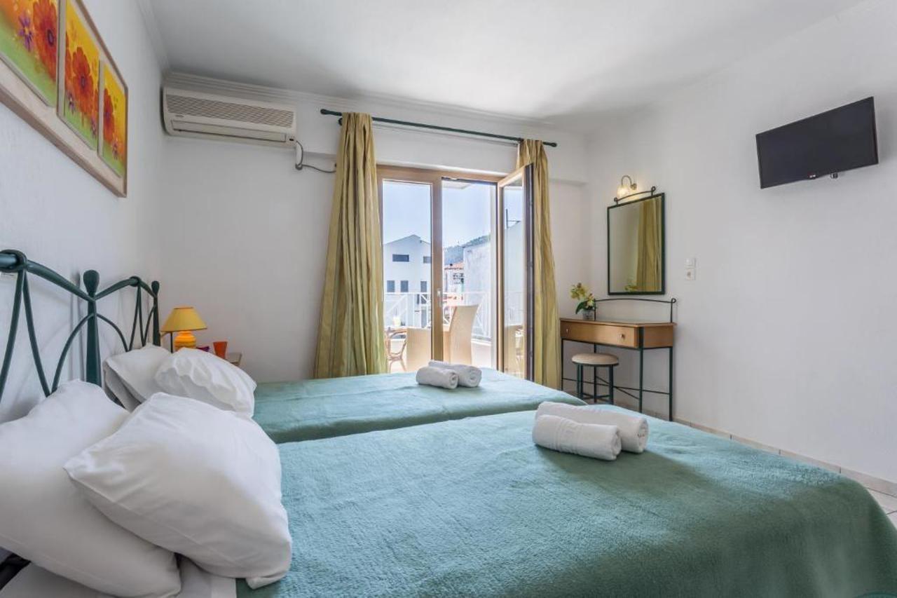 Ritsa Studios Skiathos Town Bagian luar foto