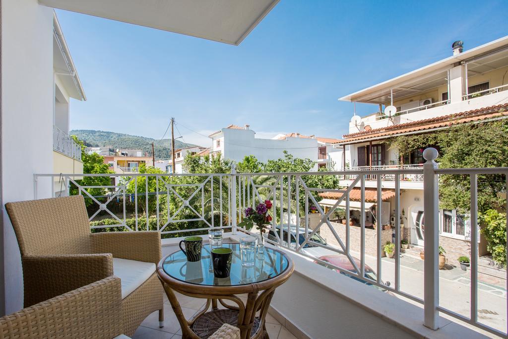 Ritsa Studios Skiathos Town Bagian luar foto