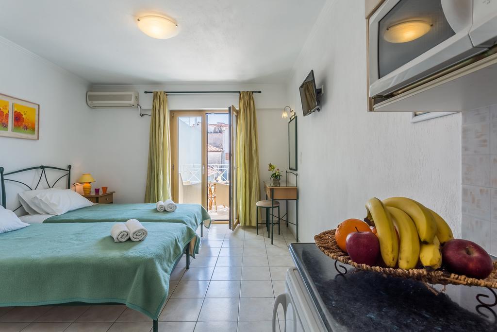 Ritsa Studios Skiathos Town Bagian luar foto